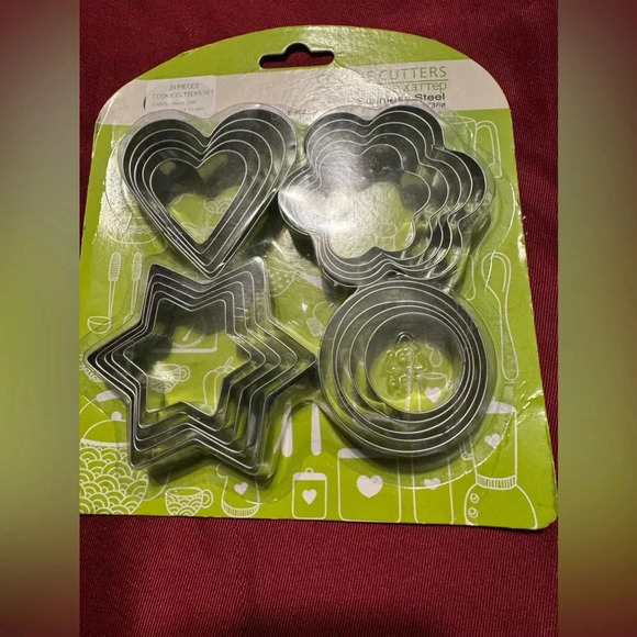 40 Cookie Cutters; stainless steels, plastic, silicone all occasions - Picture 1 of 8